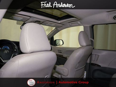 Used 2019 Toyota Sienna XLE FWD image 10