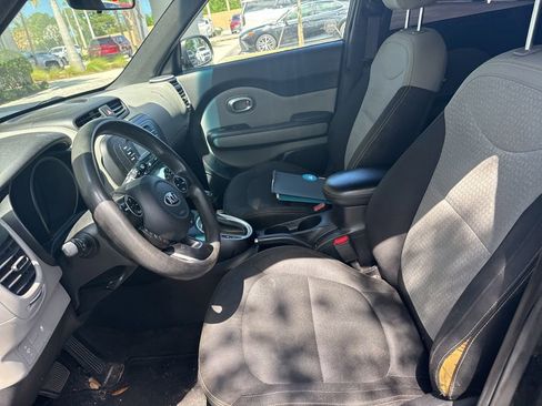 Used 2016 Kia Soul + FWD image 5