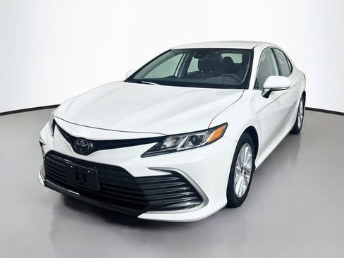 Used 2024 Toyota Camry LE FWD image 5