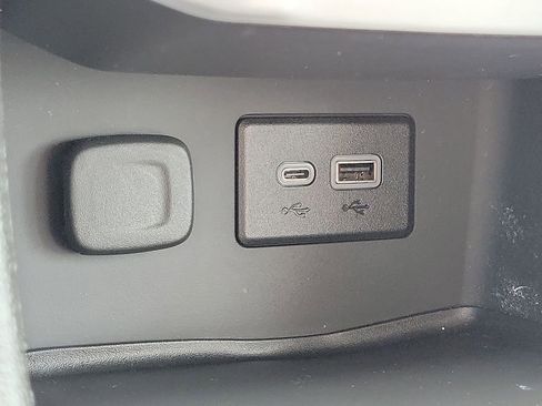 Used 2023 GMC Acadia SLE w/ Elevation Edition FWD image 33