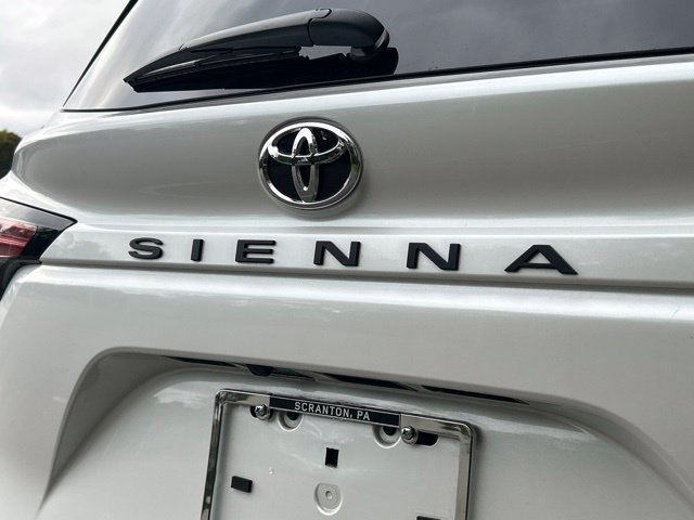Used 2026 Toyota Sienna XLE AWD/4WD image 12