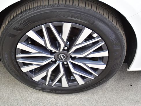 Used 2025 Nissan Altima 2.5 SV image 34