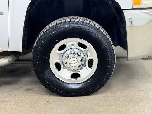 Used 2009 Chevrolet Silverado 2500 LT w/ Exterior Plus Package image 4