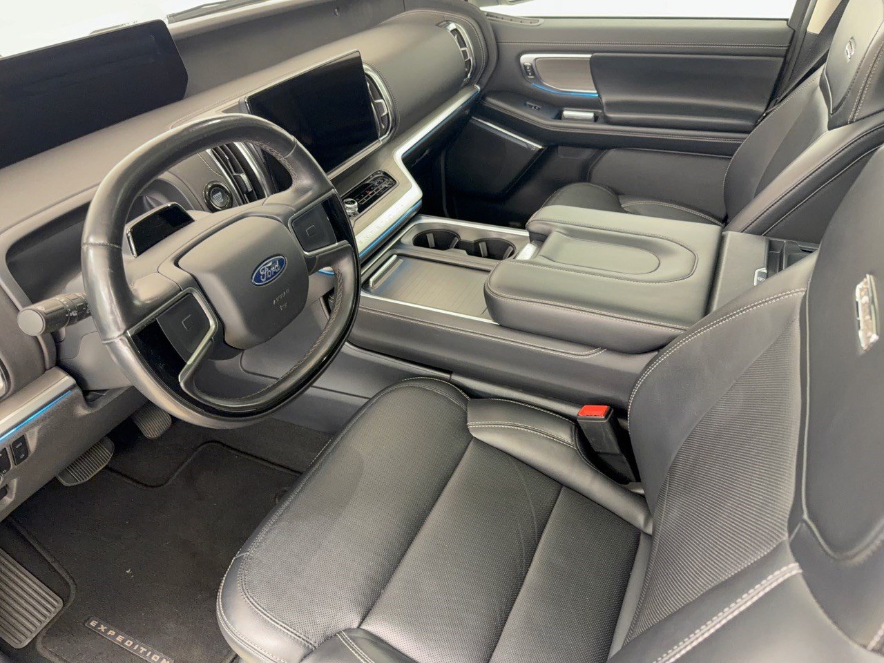 Used 2025 Ford Expedition Max Platinum AWD/4WD image 4
