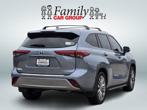 Used 2020 Toyota Highlander Platinum FWD image 4