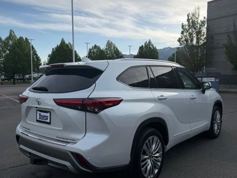 Used 2022 Toyota Highlander Platinum AWD/4WD image 6