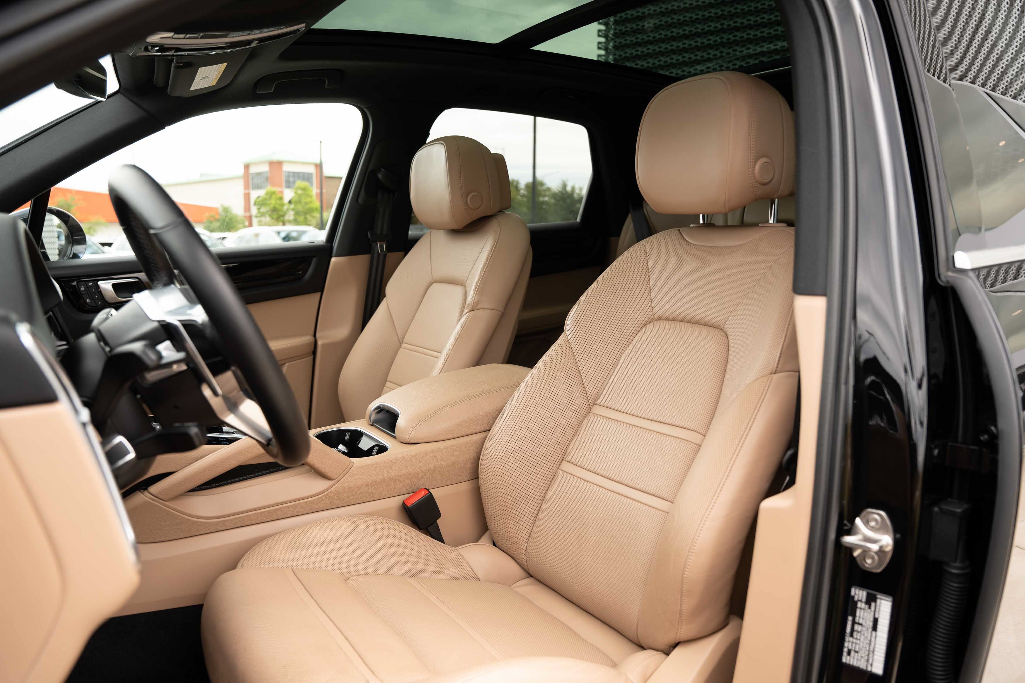 Used 2023 Porsche Cayenne AWD/4WD image 20