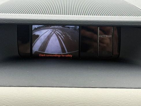 Used 2014 Toyota Sienna LE image 19