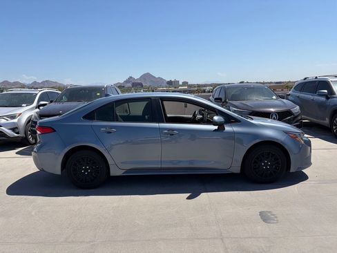 Used 2020 Toyota Corolla LE FWD image 2