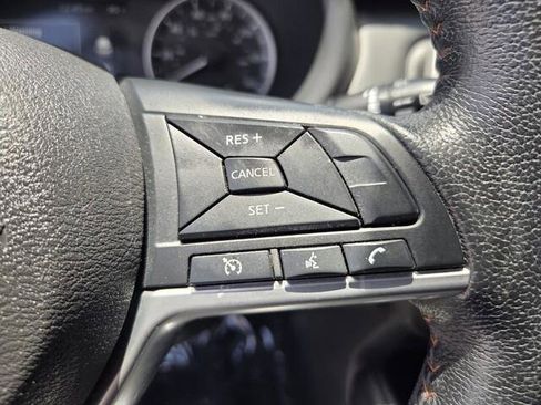 Used 2018 Nissan Kicks SR FWD image 10