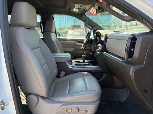 Used 2025 Chevrolet Silverado 1500 LTZ AWD/4WD image 32