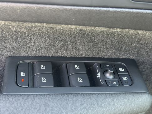 Certified 2023 Volvo XC40 B4 Core w/ Climate Package image 17