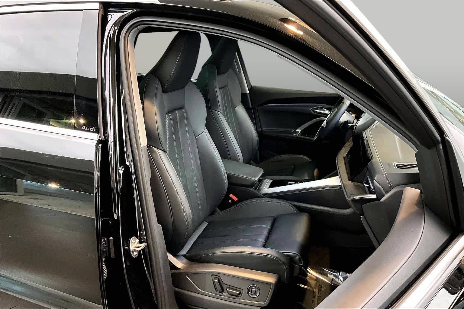 Certified 2025 Audi Q5 Premium AWD/4WD image 9