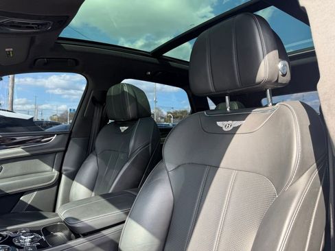 Used 2019 Bentley Bentayga image 12