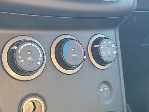 Used 2011 Nissan Rogue SV image 29