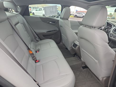 Used 2018 Chevrolet Malibu Premier w/ Premier Sun and Wheel Package FWD image 11