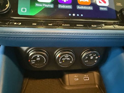 Used 2023 Nissan Z w/ Floor Mat Package (L93) RWD image 20