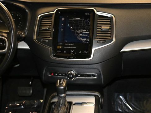 Used 2022 Volvo XC90 T5 Momentum image 25