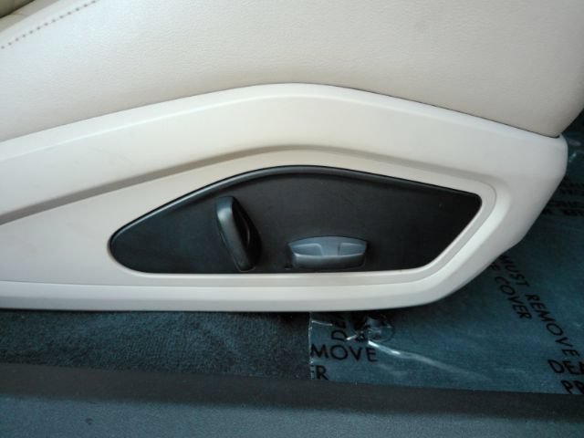 Used 2022 Porsche Taycan RWD image 21