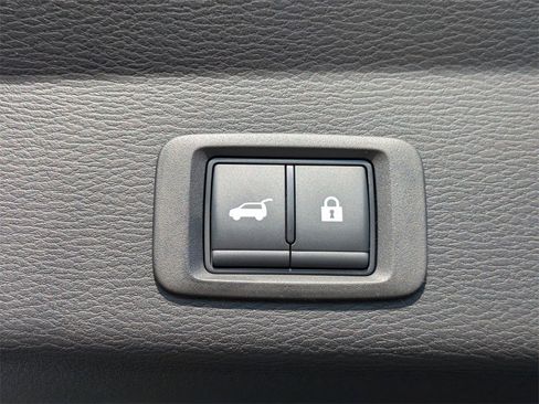 New 2025 Mitsubishi Outlander SEL image 13