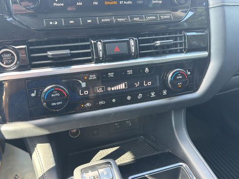 Used 2023 Nissan Pathfinder SL AWD/4WD image 24