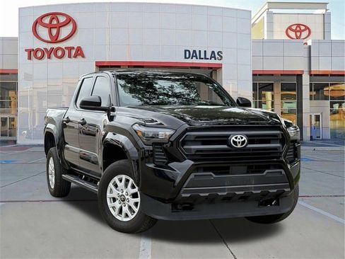 Used 2025 Toyota Tacoma SR image 1