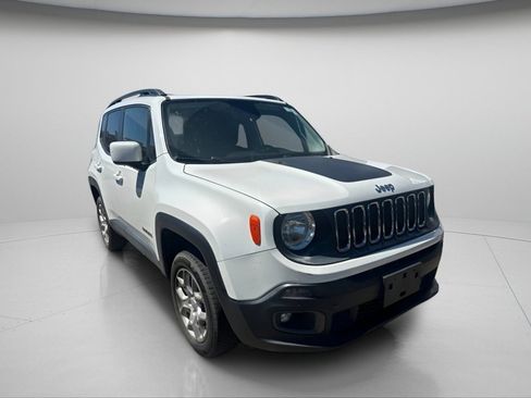 Used 2017 Jeep Renegade Latitude AWD/4WD image 2