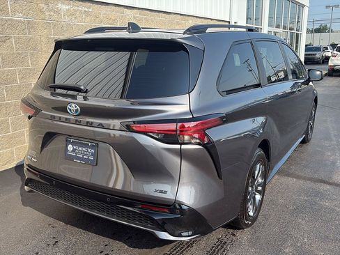 Used 2025 Toyota Sienna XSE AWD/4WD image 3
