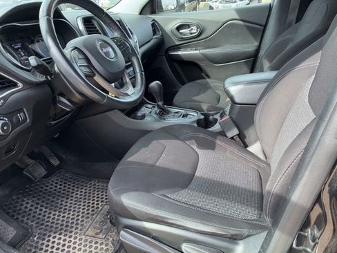 Used 2019 Jeep Cherokee Latitude w/ Cold Weather Group image 14