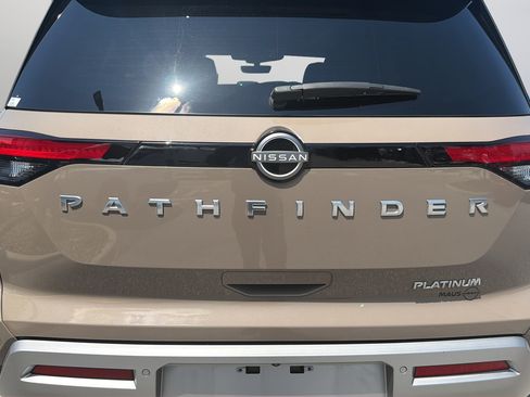 Used 2024 Nissan Pathfinder Platinum FWD image 50