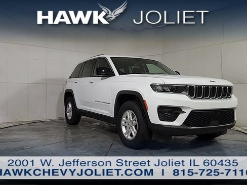 Used 2023 Jeep Grand Cherokee Laredo AWD/4WD image 2