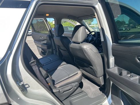 Used 2025 Nissan Pathfinder SL AWD/4WD image 26