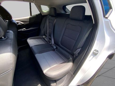 Used 2025 Chevrolet Trax LT FWD image 21
