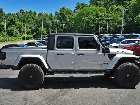 Used 2023 Jeep Gladiator Sport AWD/4WD image 7