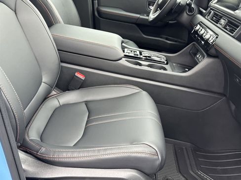 Used 2025 Honda Pilot TrailSport image 17