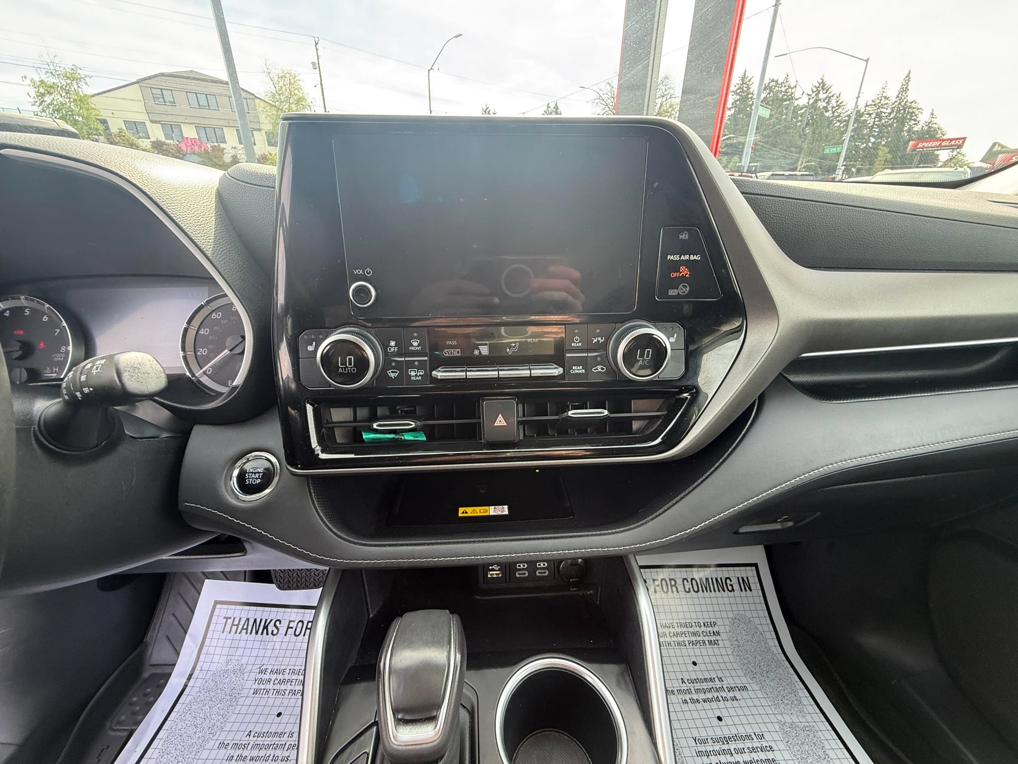 Used 2023 Toyota Highlander XLE AWD/4WD image 11