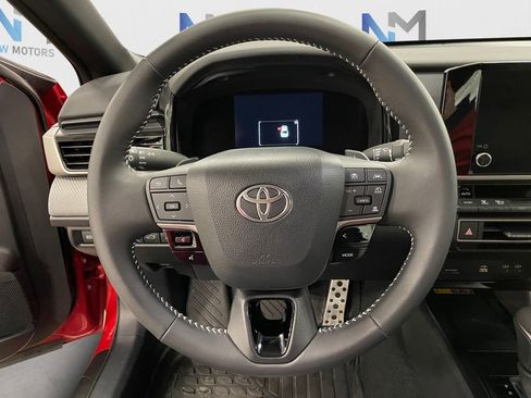 Used 2025 Toyota Camry SE FWD image 12