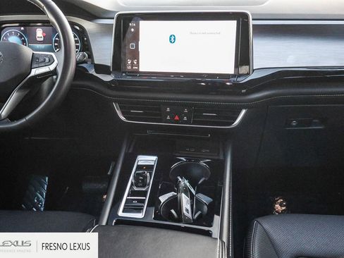 Used 2024 Volkswagen Atlas Cross Sport SE image 16