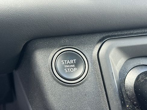 Used 2025 Land Rover Defender 110 S image 28