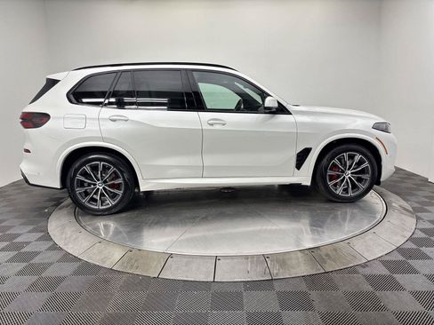 New 2026 BMW X5 xDrive40i w/ M Sport Package AWD/4WD image 17