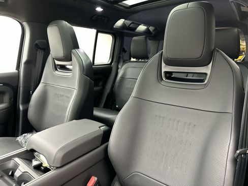 New 2026 Land Rover Defender 110 OCTA AWD/4WD image 18