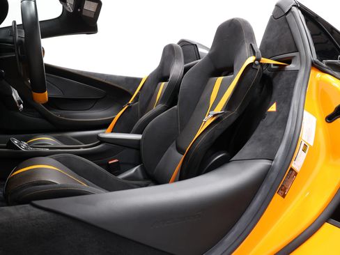 Used 2019 McLaren 570S Spider RWD image 4
