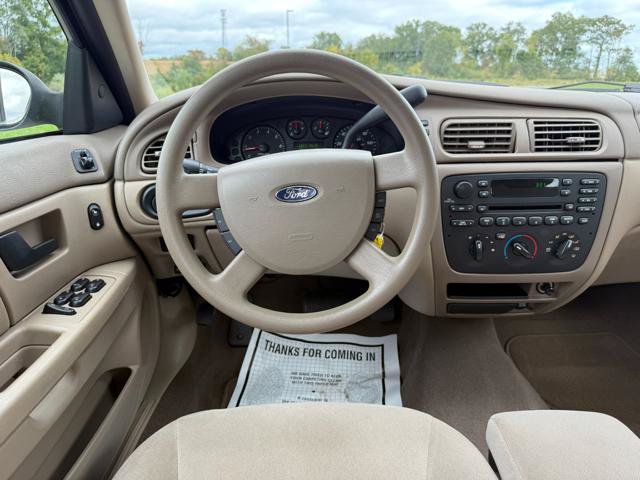 Used 2005 Ford Taurus SE FWD image 12