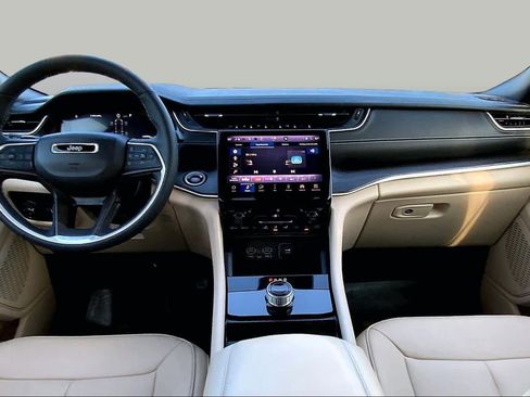Used 2025 Jeep Grand Cherokee L Limited RWD image 15