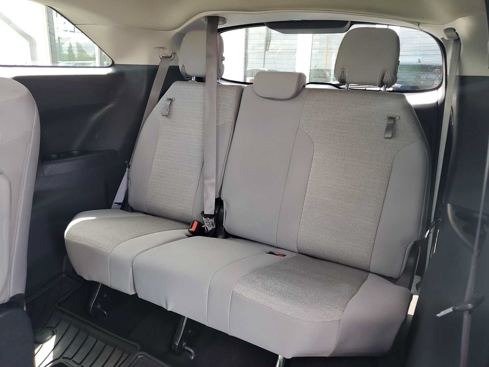 Used 2025 Toyota Sienna LE FWD image 18
