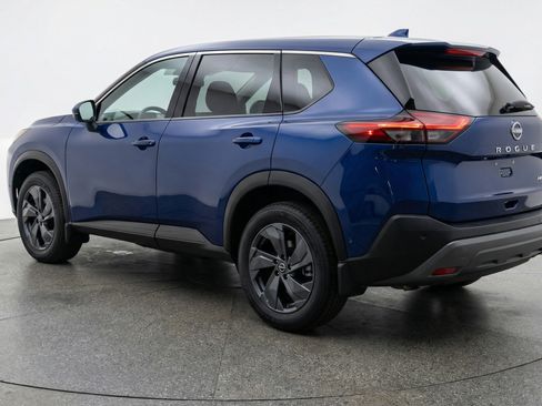 Used 2025 Nissan Rogue SV AWD/4WD image 6