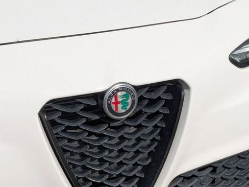 Used 2025 Alfa Romeo Giulia AWD image 11