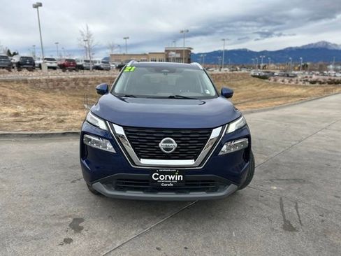 Used 2021 Nissan Rogue SV w/ Premium Package image 2