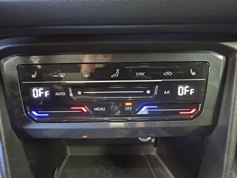 Used 2024 Volkswagen Tiguan SE image 22