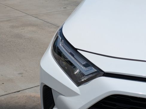 Used 2025 Toyota RAV4 XLE w/ Convenience Package FWD image 7